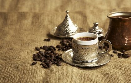 فناجين قهوة عربية قديمة