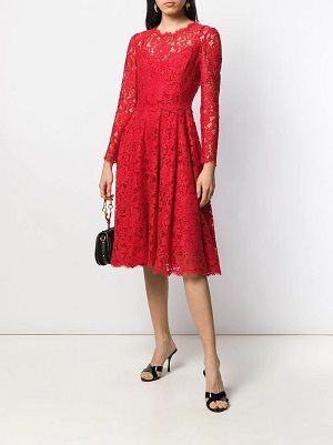 فستان أحمر من  Dolce & Gabbana 