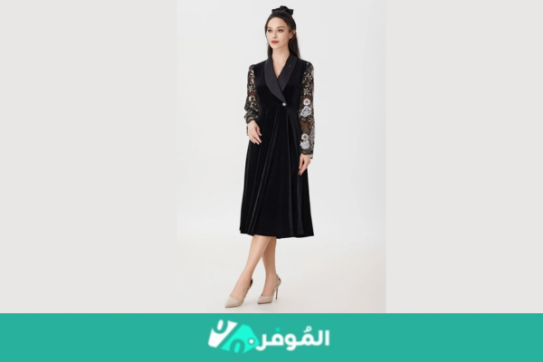 فستان مخملي ملفوف مع حزام
