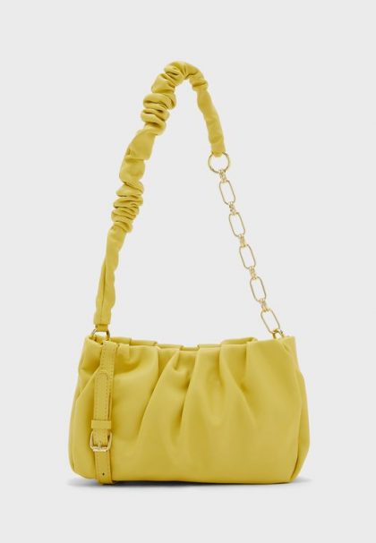 Namshi bold color bag -fashion trends 2022