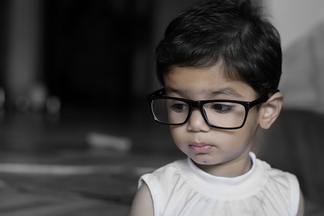 Almowafir bings you big savings on kids glasses!